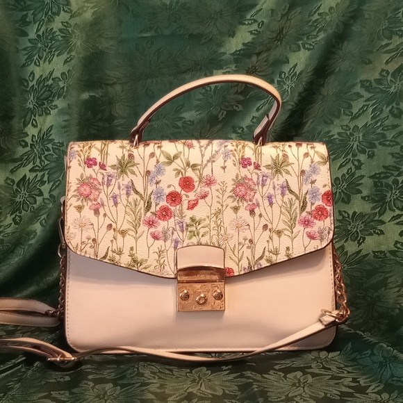 Iman Purse and (no name) Wallet - Picture 2 of 16